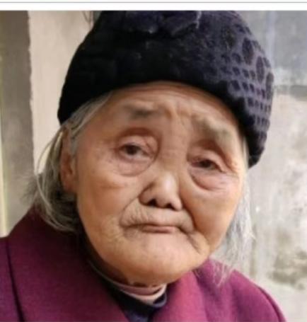 走失者照片 广元市八旬老太走失多日，戴黑色帽子...