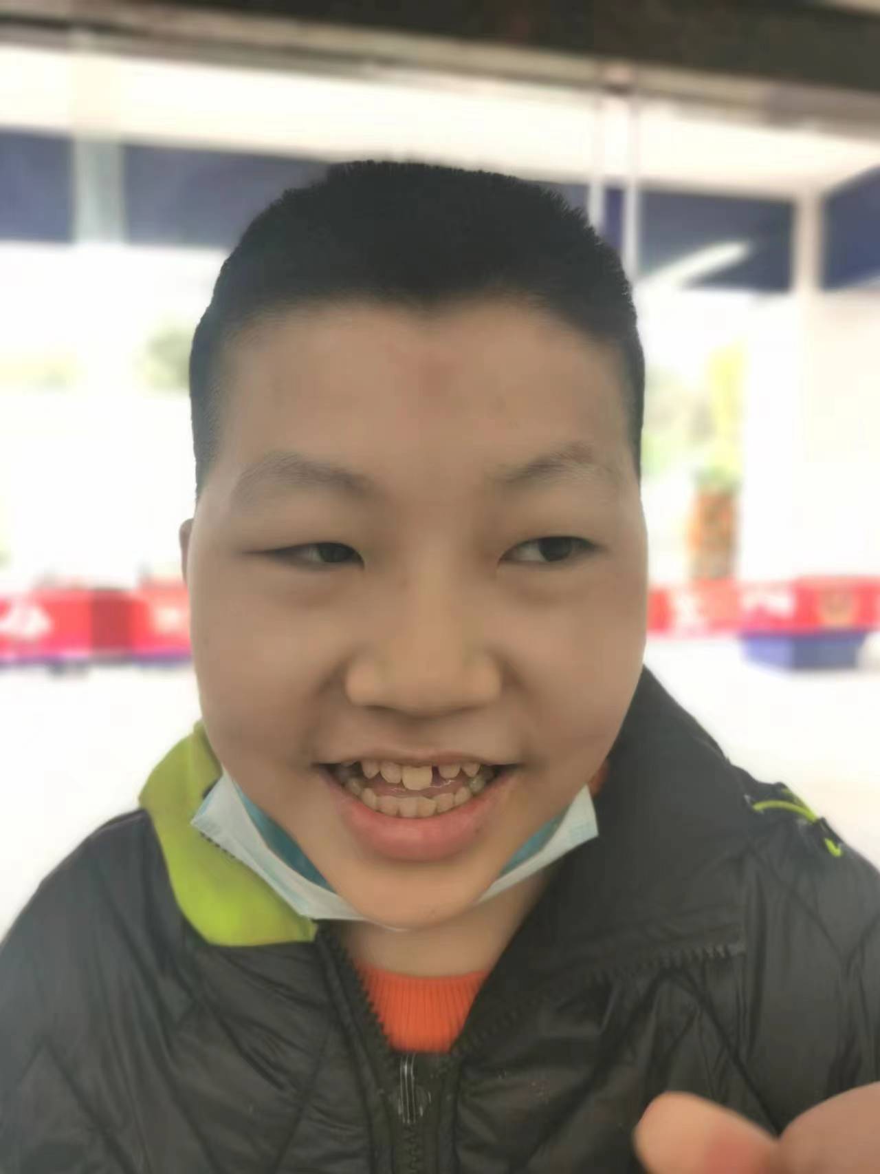走失者照片 急寻父母！泉州12岁男孩被救助，穿...