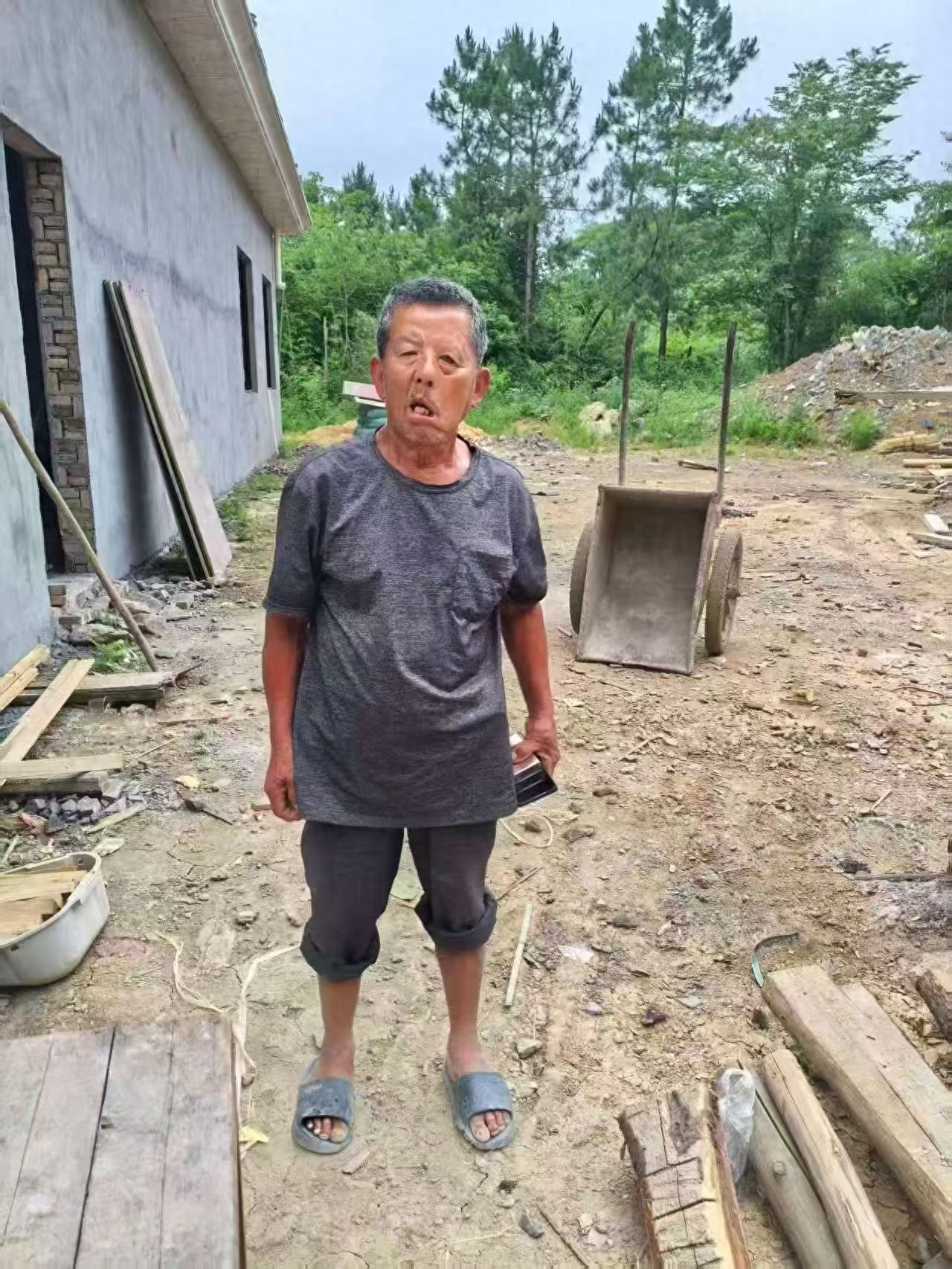 走失者照片 永州市寻人：七旬老人走失，穿白色短...
