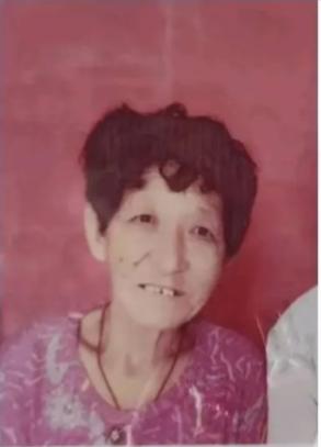 走失者照片 德州急寻：六旬老太失联，戴咖色帽子...