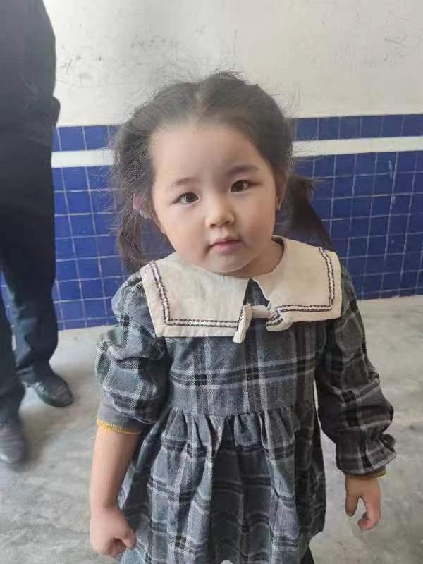 走失者照片 急寻父母：重庆3岁女孩自幼被救助，...
