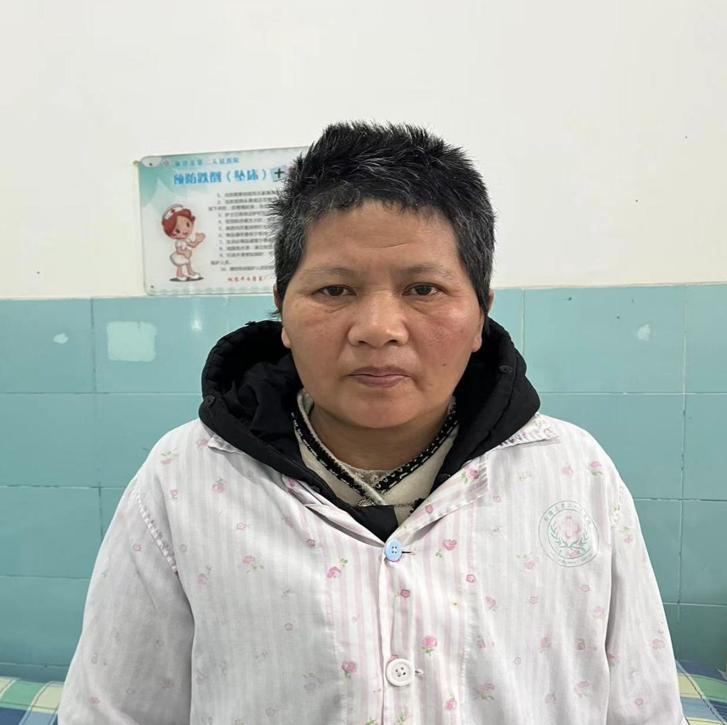 走失者照片 成都寻亲：中年女子被救助，穿白色上...