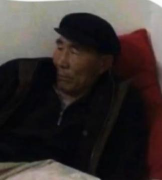 走失者照片 咸阳寻人：六旬老人走失，戴红色鸭舌...