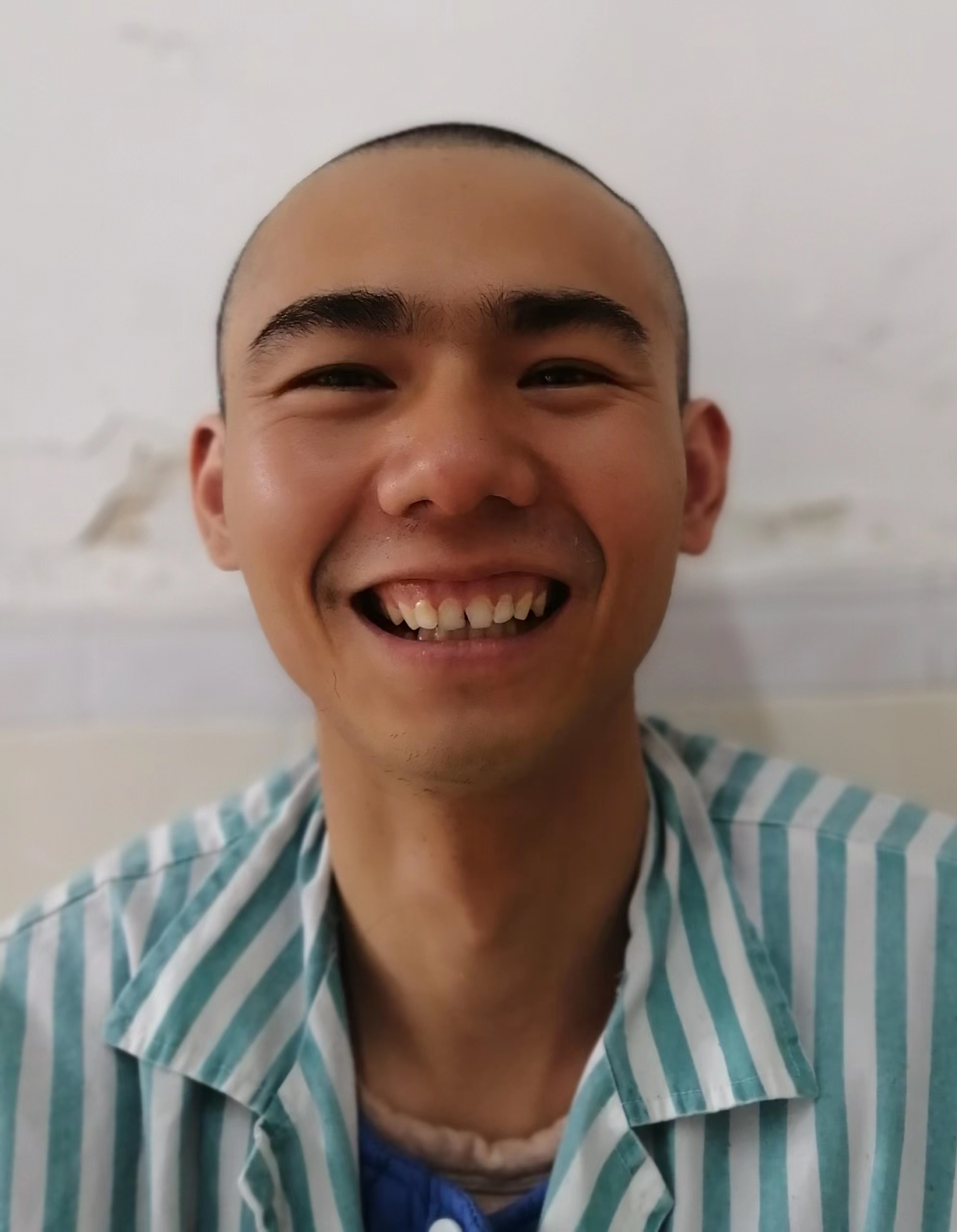 走失者照片 佛山寻亲：青年男子被救助，穿军绿色...