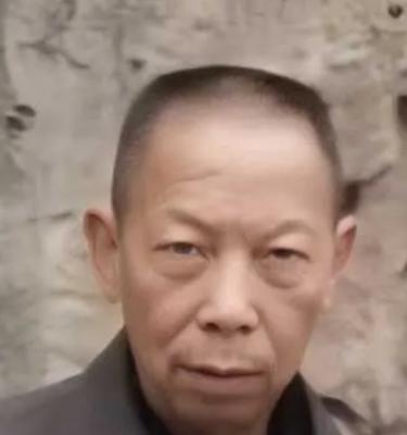 走失者照片 重庆急寻：七旬老人走失，穿蓝色睡衣...