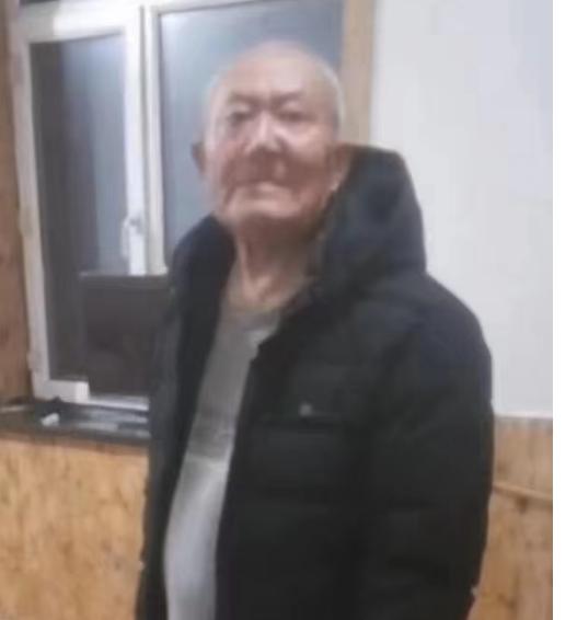 走失者照片 哈尔滨急寻：八旬老人失联，戴黑色帽...