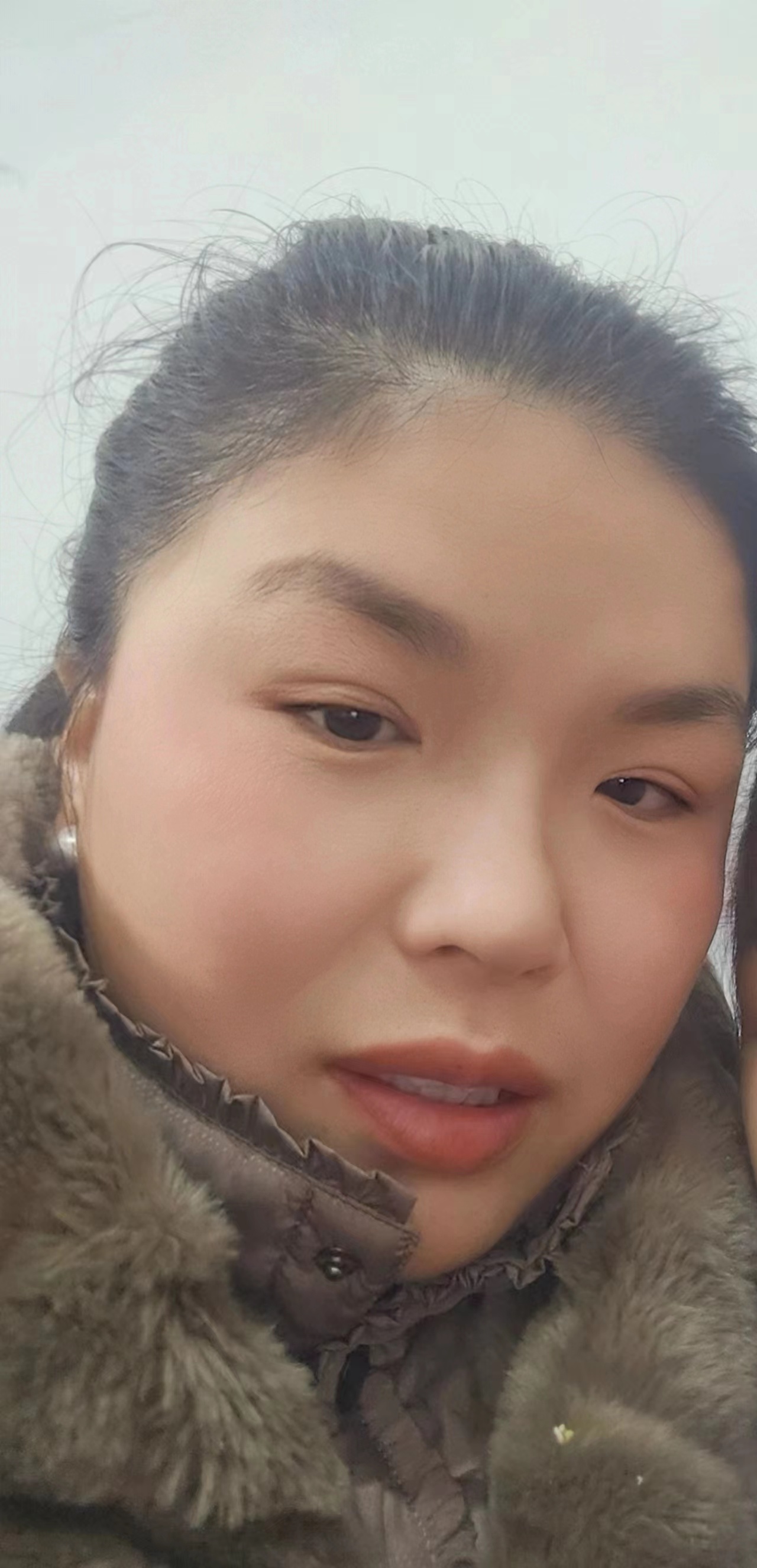 走失者照片 菏泽急寻：青年女子走失，穿咖色毛领...