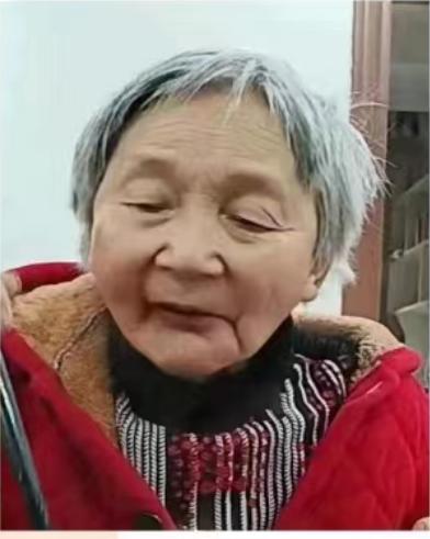 走失者照片 巴中急寻：七旬老太走失，患精神障碍...