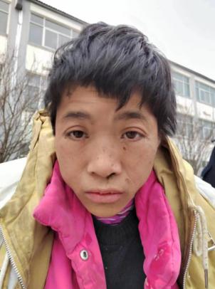 走失者照片 菏泽寻亲：青年女子被救助，穿米黄色...