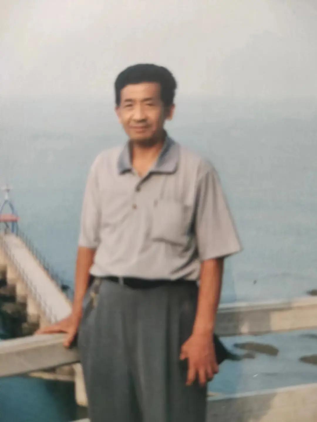 走失者照片 济南急寻：七旬老人走失，穿黑绿色带...