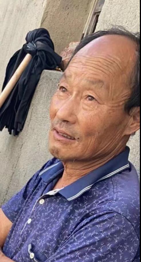 走失者照片 紧急寻人！南京七旬老人走失，戴深灰...