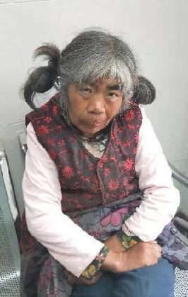 走失者照片 徐州寻亲：六旬老太被救助多年，穿花...