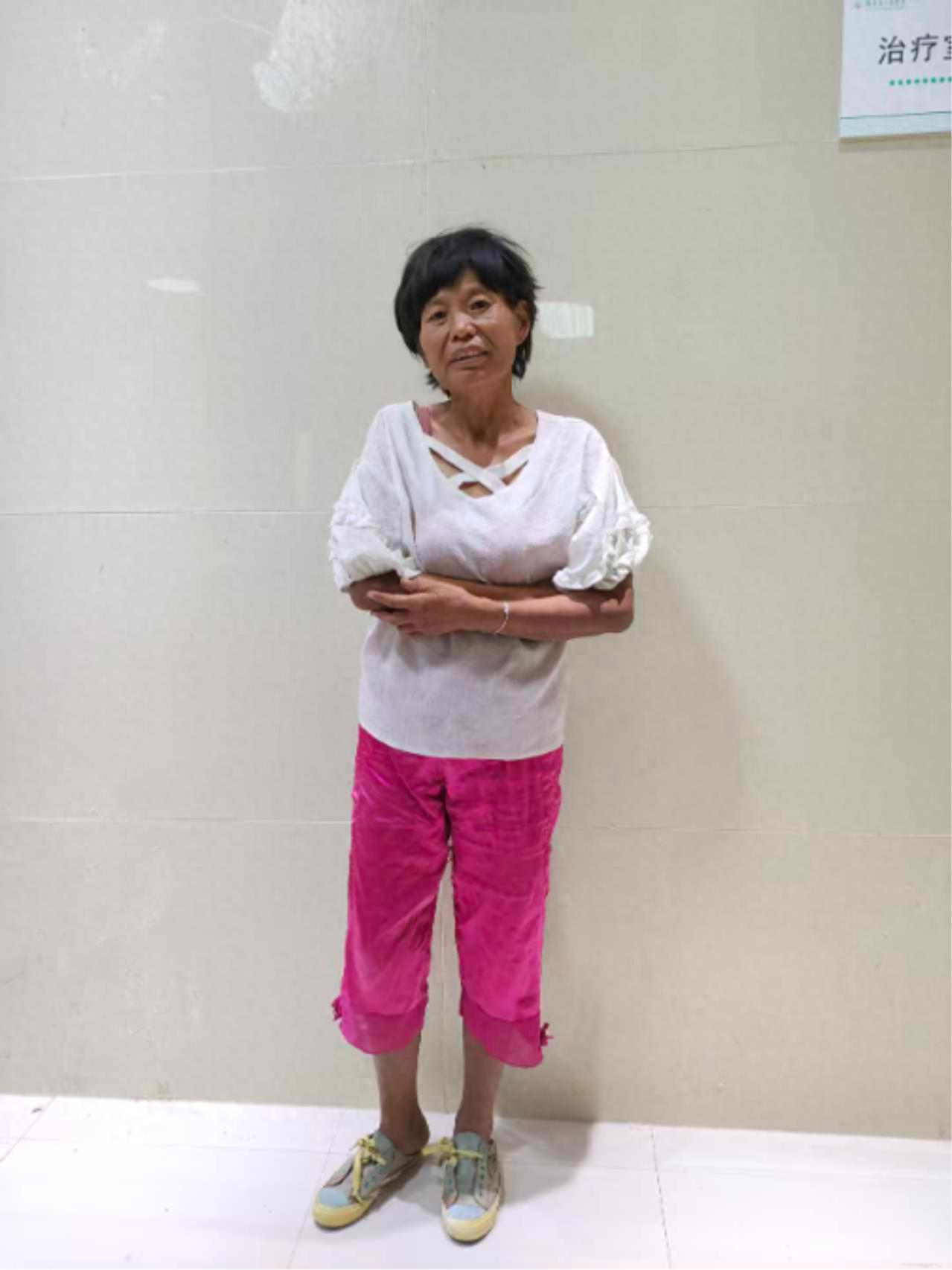走失者照片 淮北市寻亲：中年女子被救助，穿白色...