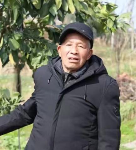 走失者照片 上饶急寻！八旬老人失联，戴黑色帽子...