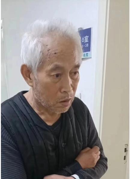 走失者照片 郑州急寻：六旬老人走失，穿灰色秋衣...