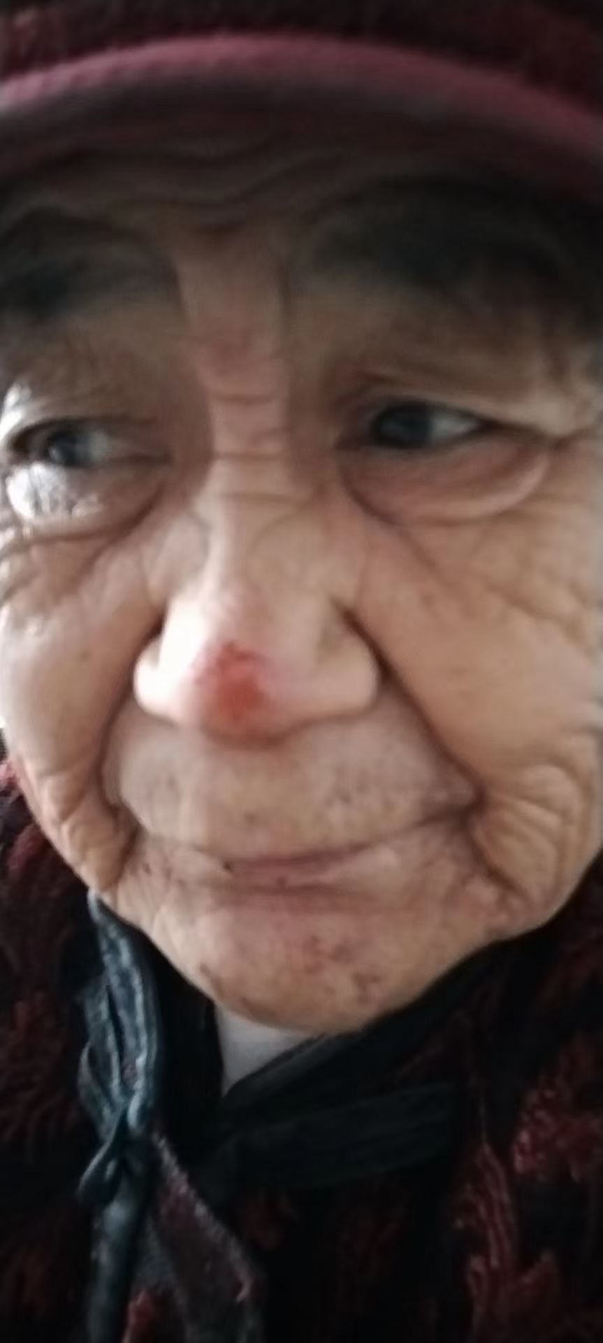 走失者照片 潍坊七旬老太走失，患脑萎缩，穿红色...