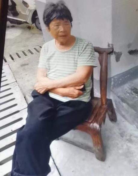 走失者照片 十堰市急寻：七旬老太走失多日，穿黑...