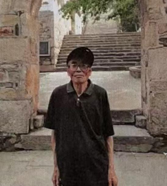 走失者照片 盐城急寻！八旬老人失联，戴黑色鸭舌...