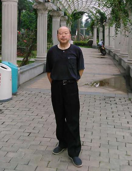 走失者照片 德阳广汉寻人：七旬老人失联，穿黑色...