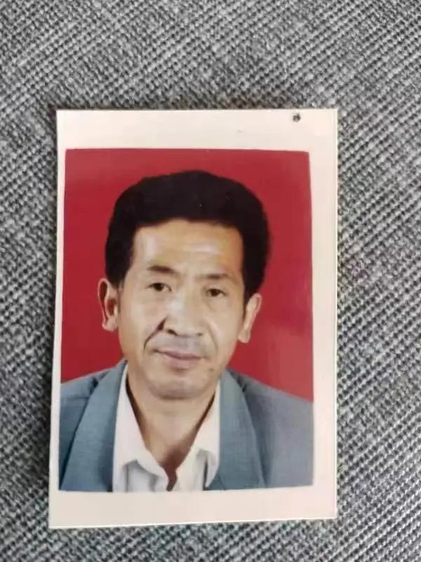 走失者照片 济南急寻：七旬老人走失，穿黑绿色带...