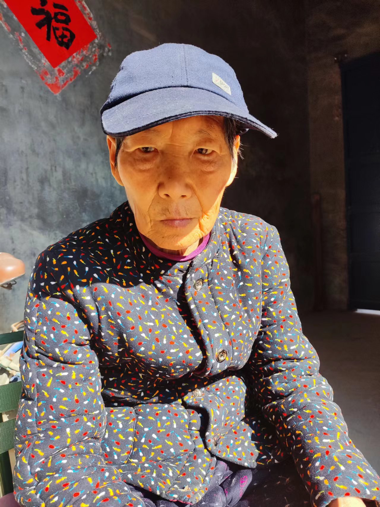 走失者照片 郑州寻人：七旬老太走失，穿深色花上...