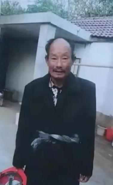 走失者照片 紧急寻人！南京七旬老人走失，戴深灰...