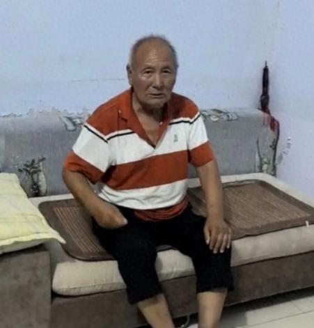 走失者照片 南阳市寻人：七旬老人走失，穿红白相...