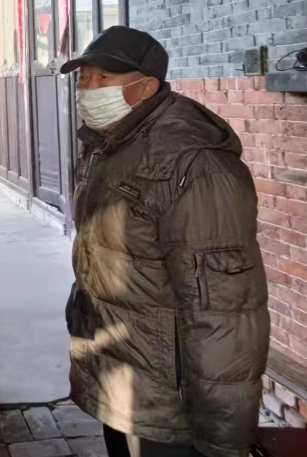 走失者照片 盐城急寻：东台七旬老人失联，戴黑色...