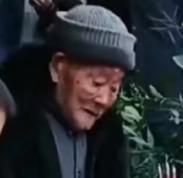 走失者照片 宜宾急寻！九旬老人走失，戴毛线帽子...