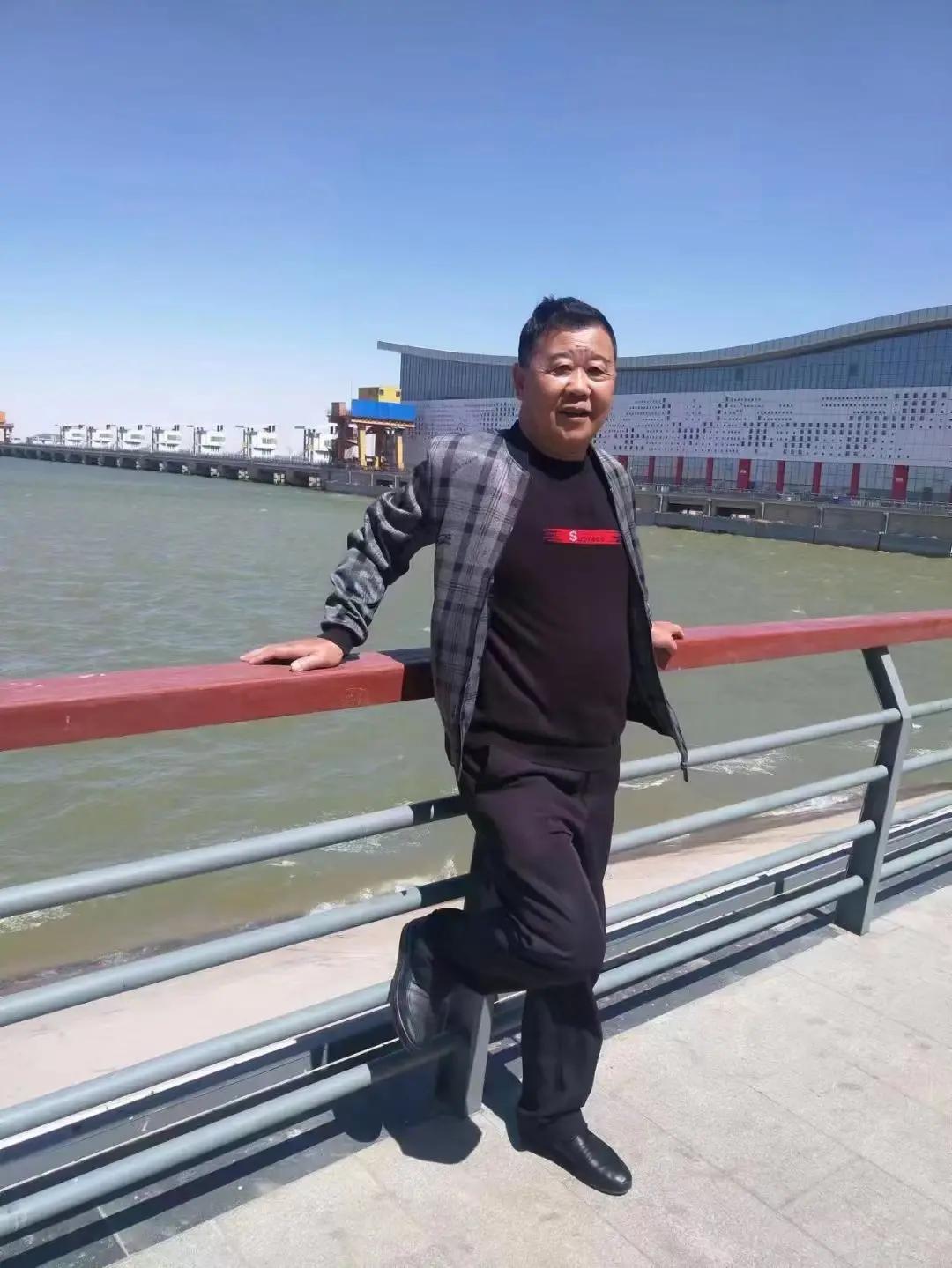 走失者照片 赤峰急寻：六旬老人失联，穿冬季制服...