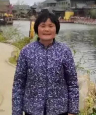 走失者照片 漯河急寻：七旬老太走失，穿黑色带帽...