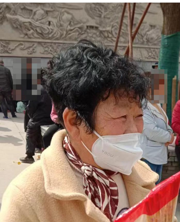 走失者照片 漯河六旬老太失联，穿红黑色格子棉袄...