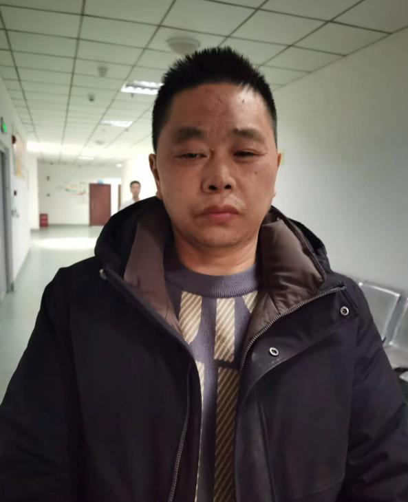 走失者照片 资阳寻亲：中年男子被救助，穿黑色外...