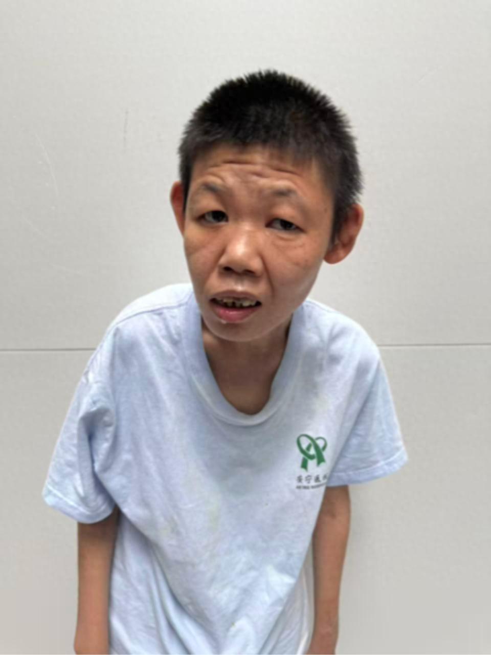 走失者照片 乌鲁木齐市寻亲：青年女子被救助，自...