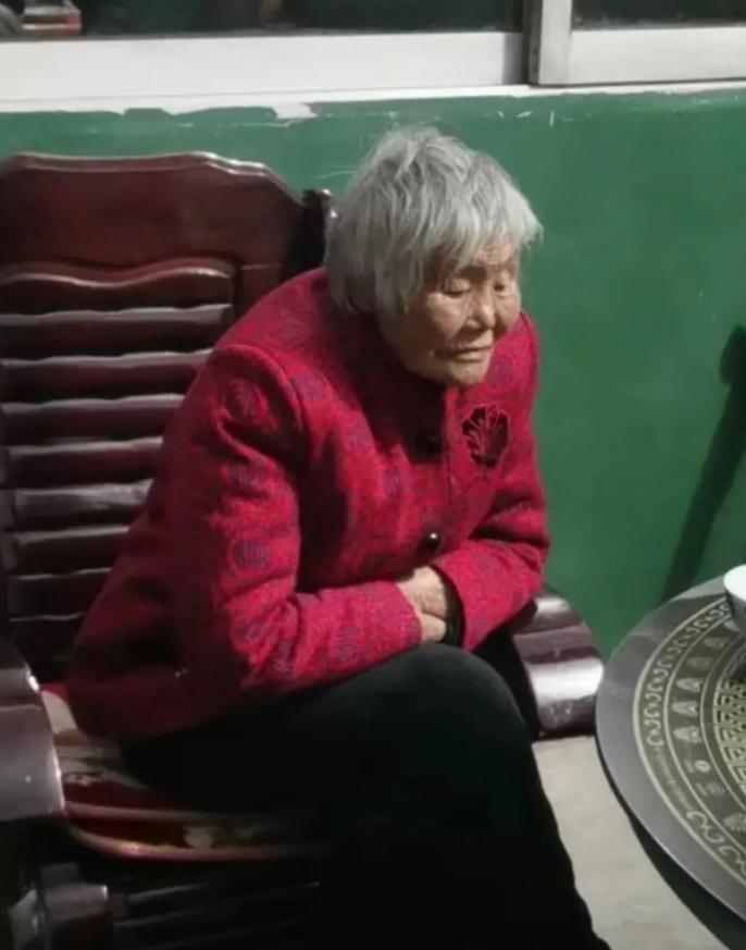 走失者照片 襄阳老河口市寻人：八旬老太走失，患...