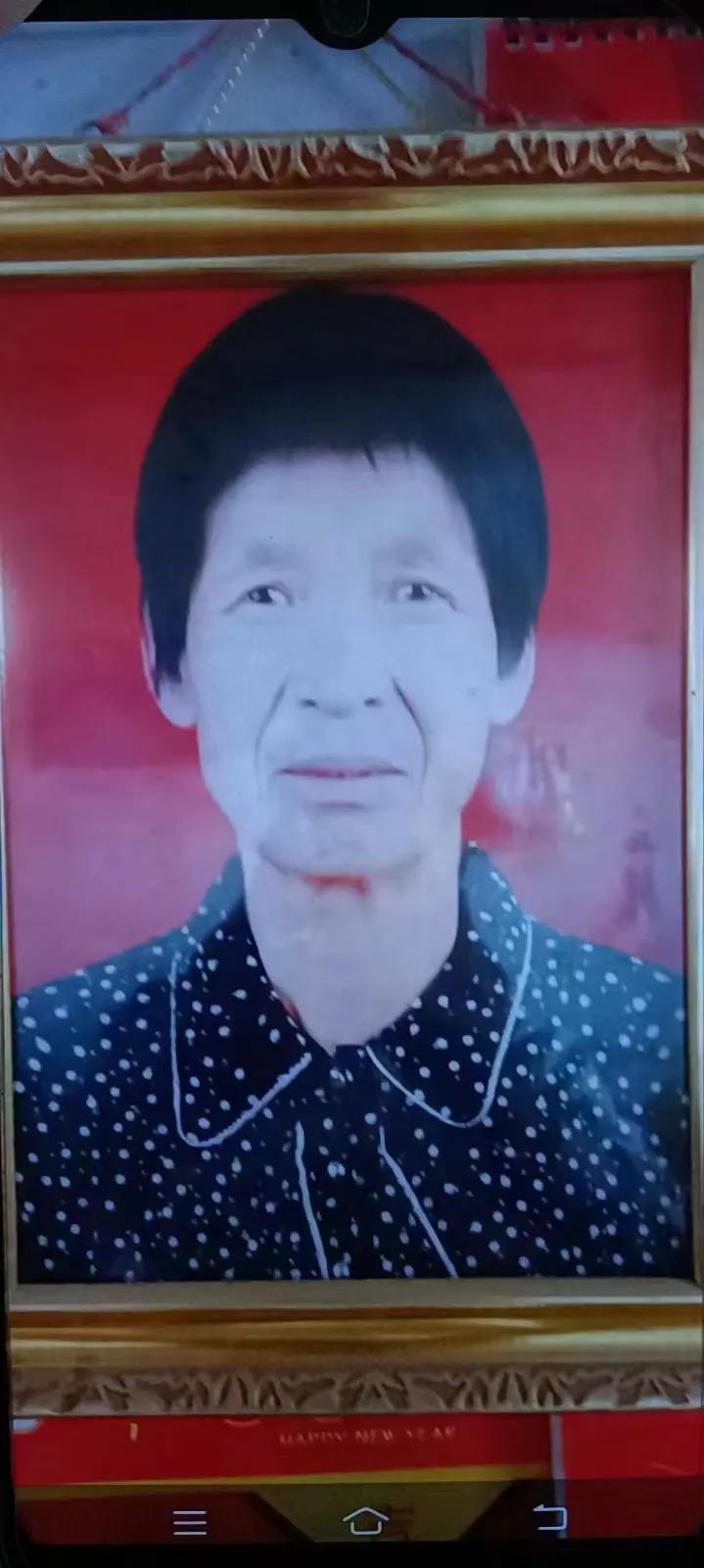 走失者照片 运城急寻：六旬老太失联，穿红色花棉...