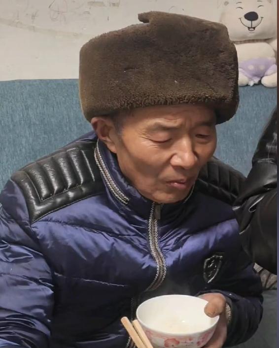 走失者照片 重庆急寻：六旬老人失联，穿深蓝色袄...