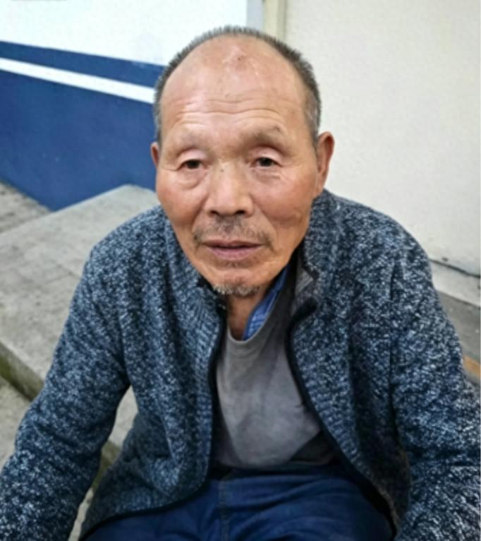 走失者照片 漯河市寻人：七旬老人走失，穿灰色短...