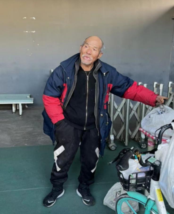 走失者照片 北京寻亲：六旬老人被救助，秃顶，牙...