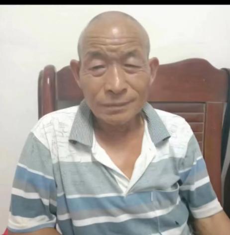 走失者照片 咸阳急寻：六旬老人失联，戴黑色棉帽...