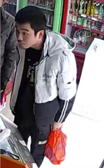 走失者照片 南宁急寻！16岁男孩失联，穿黑白拼...