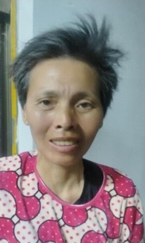 走失者照片 信阳市寻亲：五旬女子被救助，穿红白...