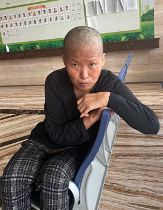 走失者照片 抚州寻亲：中年女子被救助，穿桔黄色...