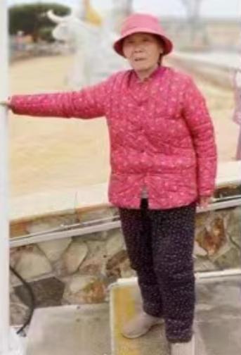 走失者照片 三门峡急寻：五旬女子走失，穿暗红色...