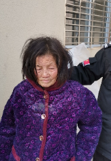 走失者照片 驻马店寻亲：七旬老太被救助多日，偏...