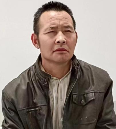 走失者照片 烟台龙口寻亲：六旬老人被救助，穿灰...