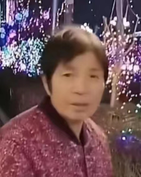 走失者照片 濮阳七旬老太走失，骑天蓝色自行车，...