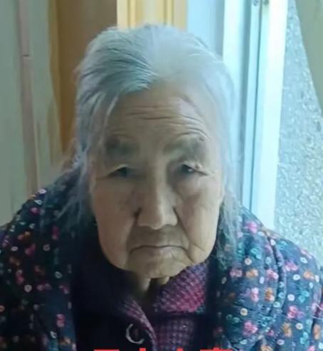 走失者照片 玉溪急寻：八旬老太走失，患小脑萎缩...