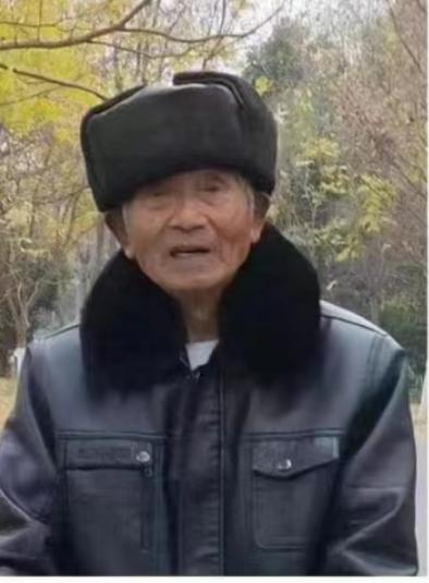 走失者照片 亳州急寻：八旬老人走失，穿蓝色棉睡...
