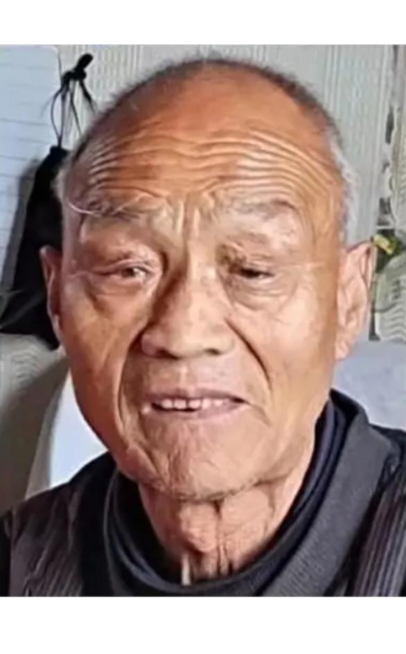 走失者照片 紧急寻人！东营八旬老人失联，穿暗红...
